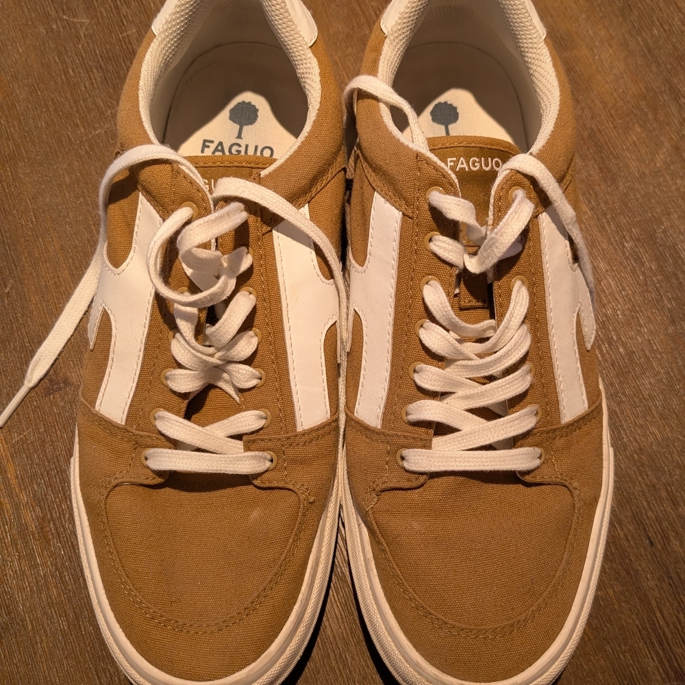 Men’s Tan and White Casual Sneakers